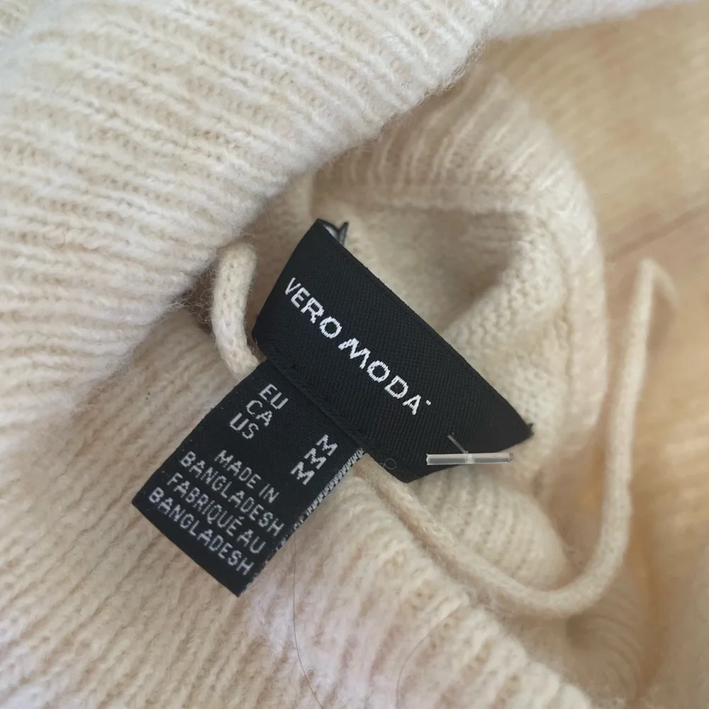 Vero Moda Cream Cowl Neck Sweater NWOT - Picture 4 of 4